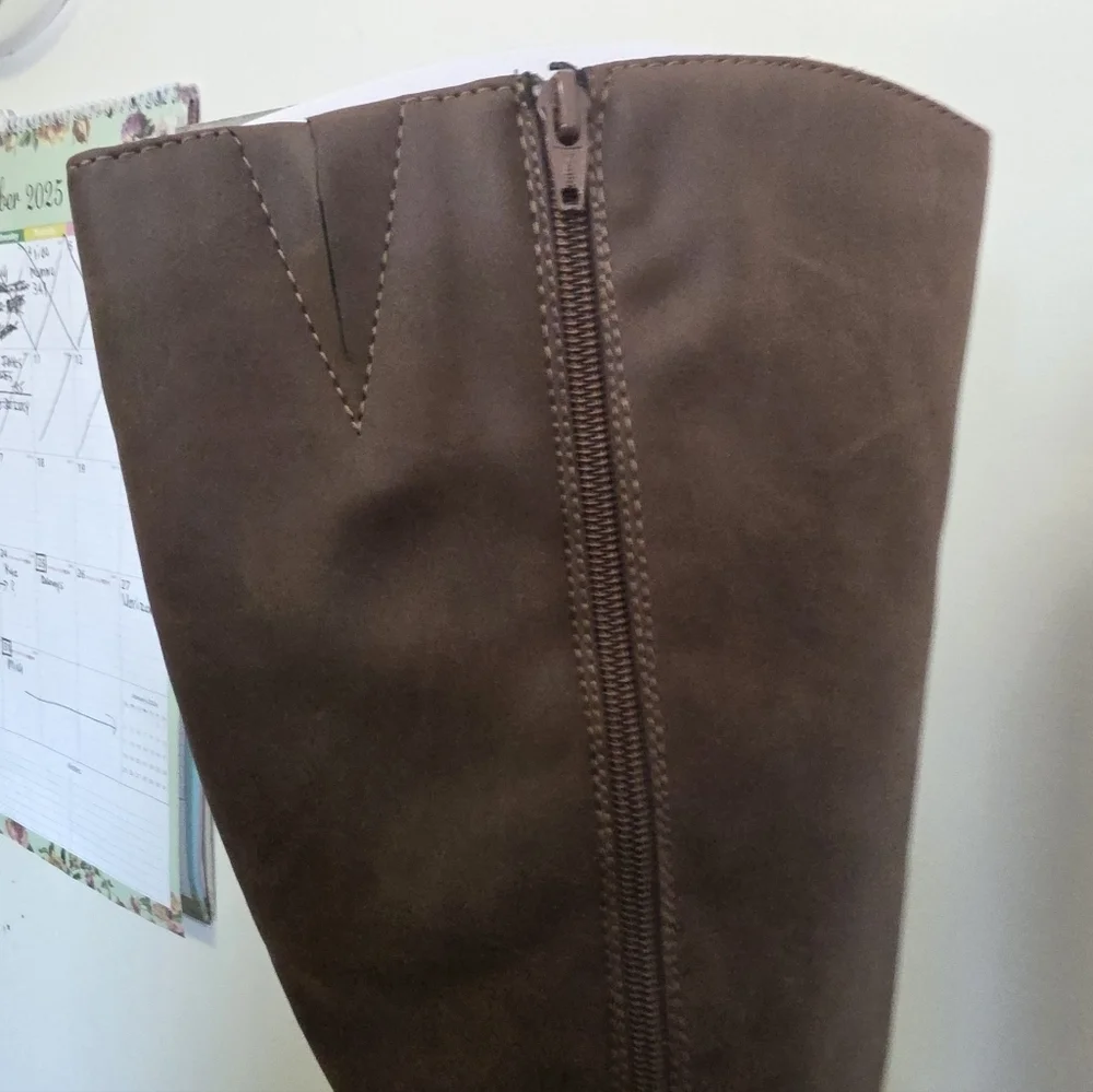 Brown Knee-High Women's Boots NEW With Tags